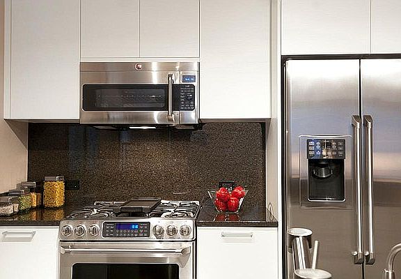 5th image of 330 W 39th St APT 24F