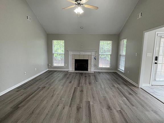 4th image of 2068 Lake Forest Dr