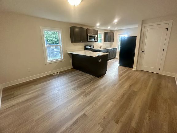 2nd image of 481 N Cottage Ave