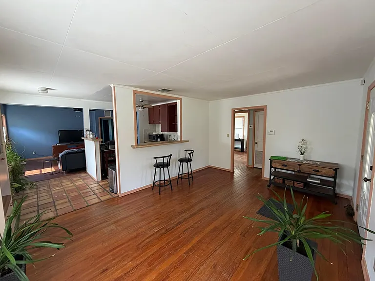 1007 Avon Rd — Photo 3