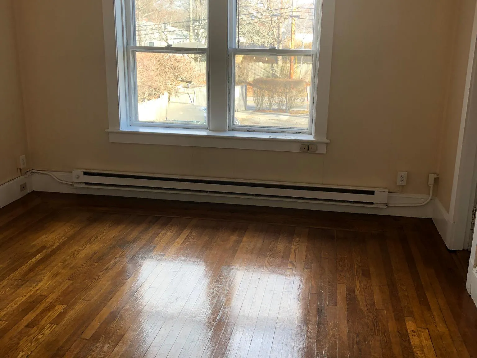 144 Van Zandt Avenue — Photo 2