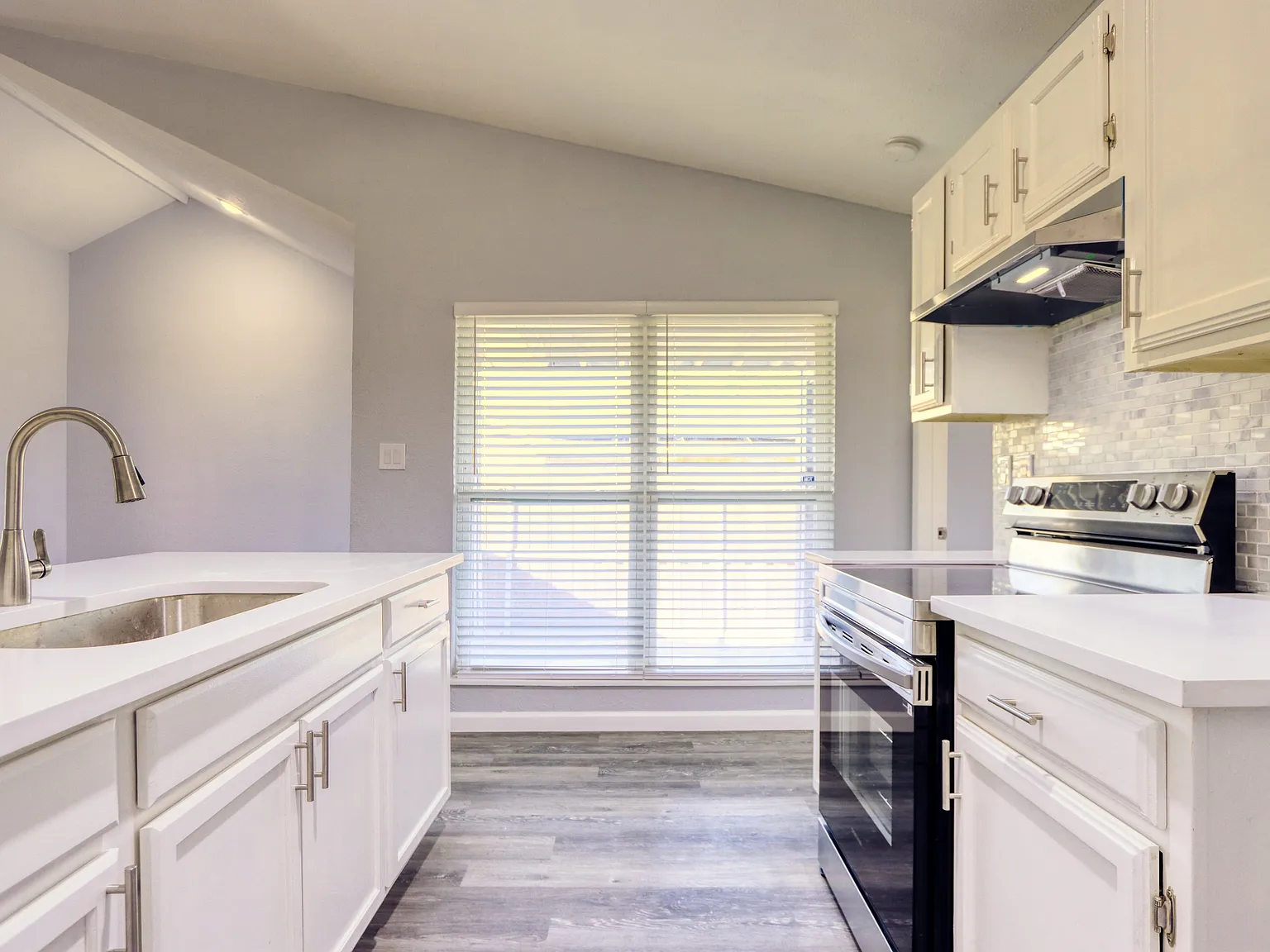 2 bed, 1165 sqft, $1,899 — Photo 4