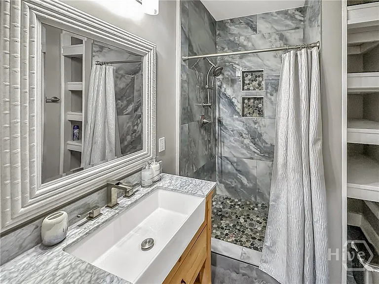 306 W 42nd St #A — Photo 18