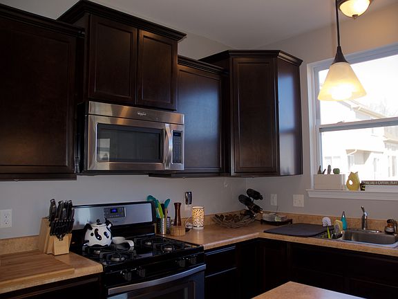 4th image of 7047 Colchester Ln