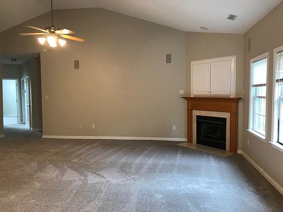 5th image of 1724 Oak Hall Dr