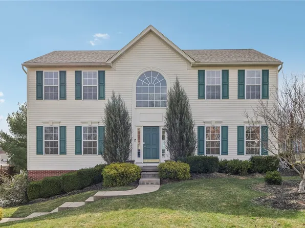 130 Hunters Run Dr, Coraopolis, PA 15108