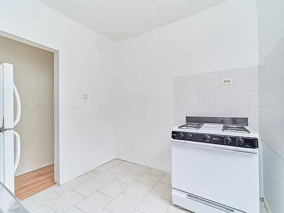 5th image of 520 W 156th St APT 52