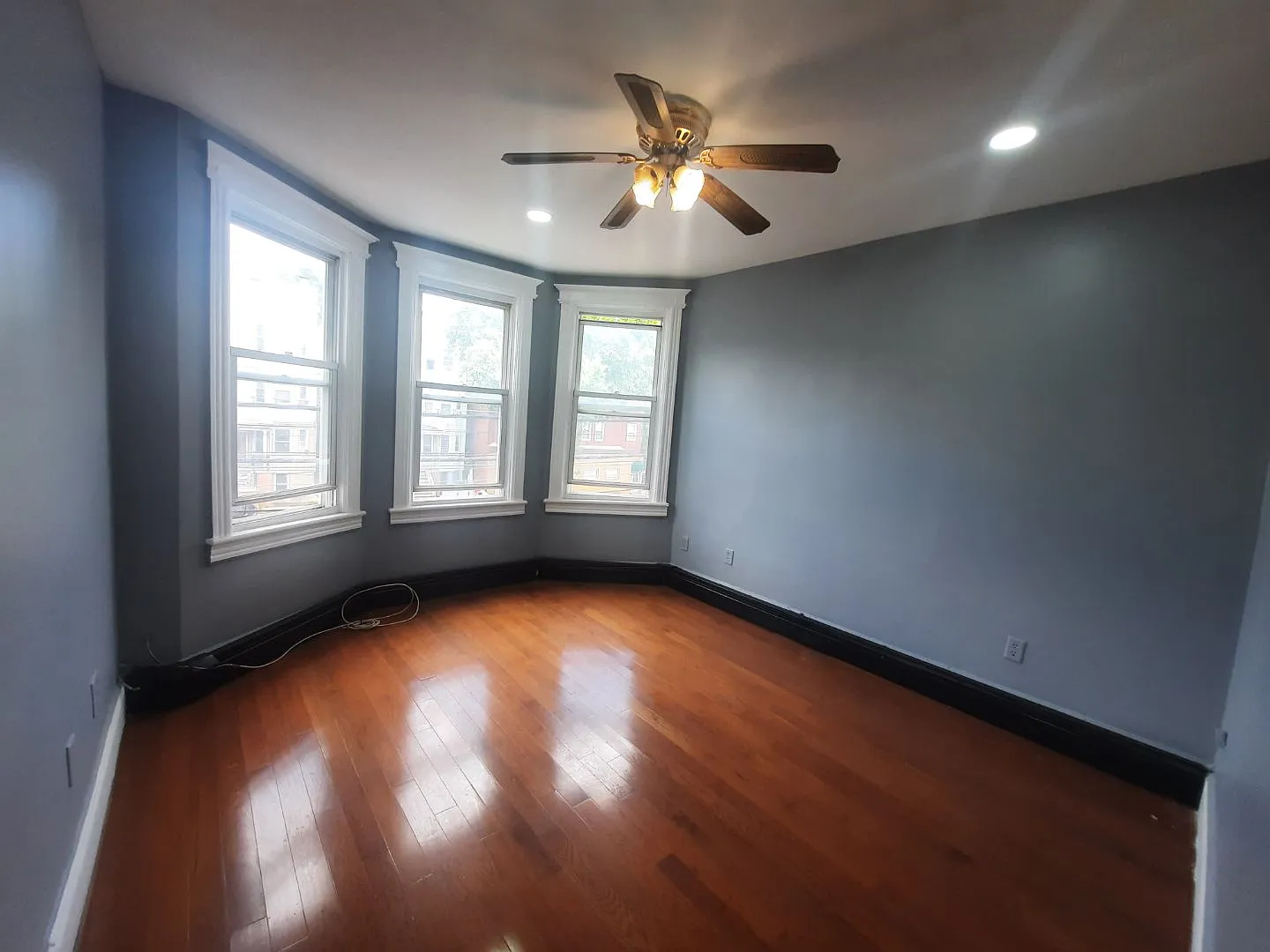 3 bed, $2,000 — Photo 4