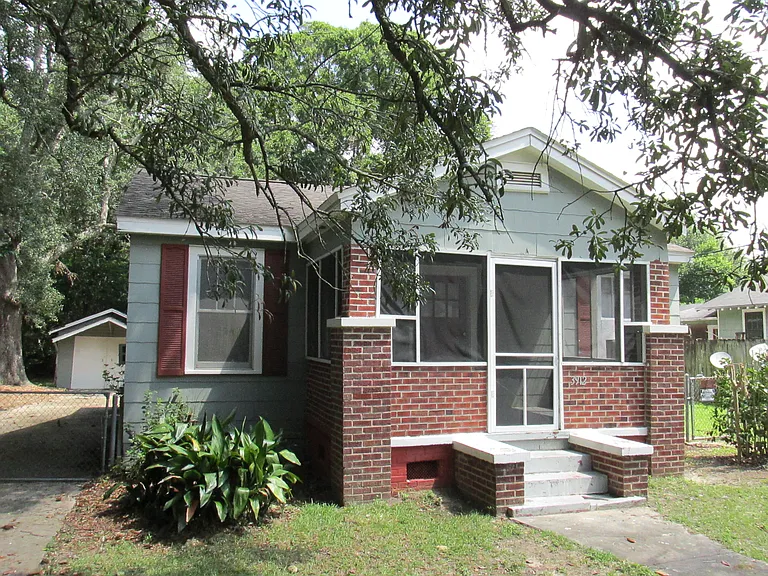 3912 W Gadsden St — Photo 1