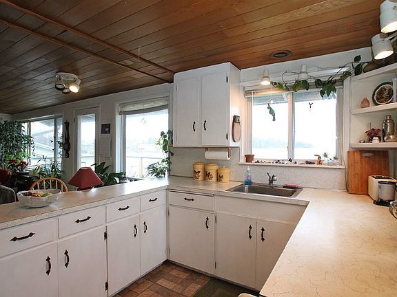 4th image of 6030 Mission Ave