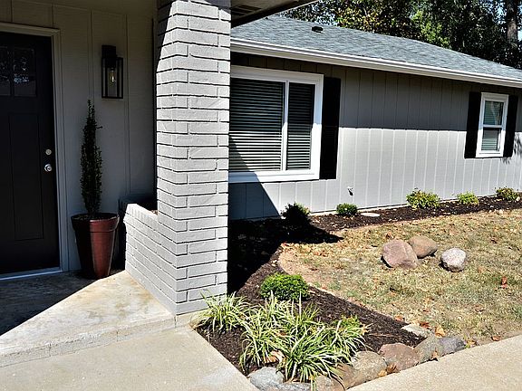 5th image of 611 Royal Ln