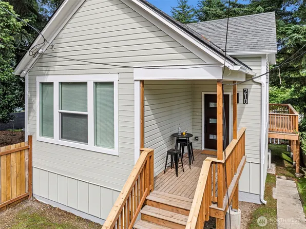 210 S Cambrian Avenue, Bremerton, WA 98312