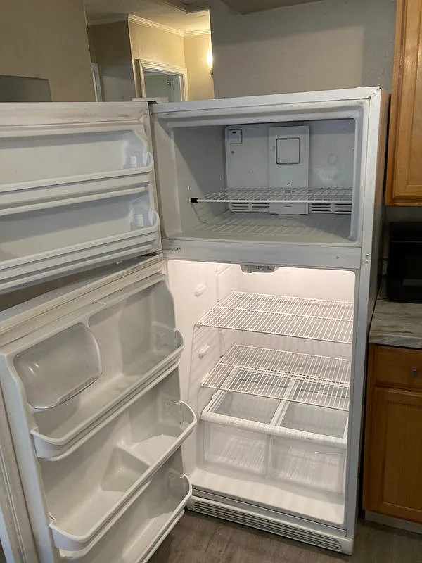 3 bed, 1.0 bath, 1000 sqft, $1,000 — Photo 4