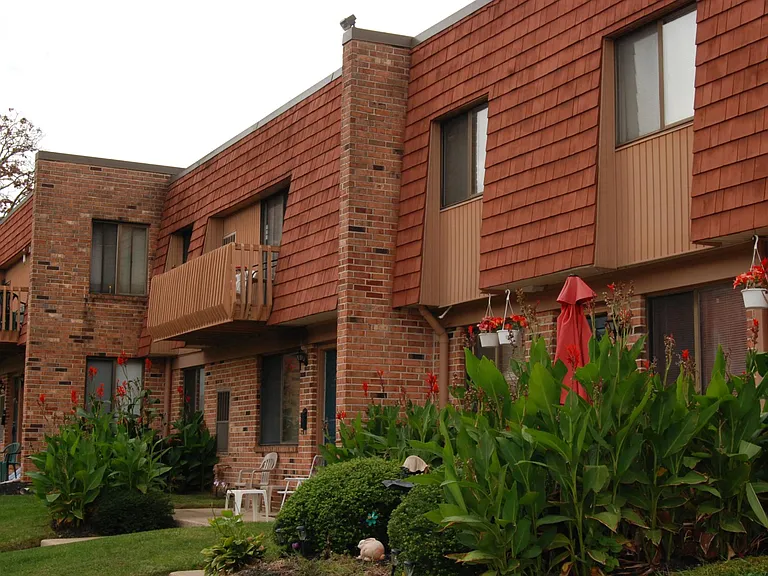 200 Riverside Dr — Photo 7