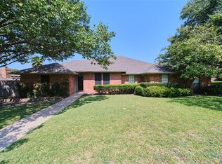 805 Summit Dr, Desoto, TX 75115