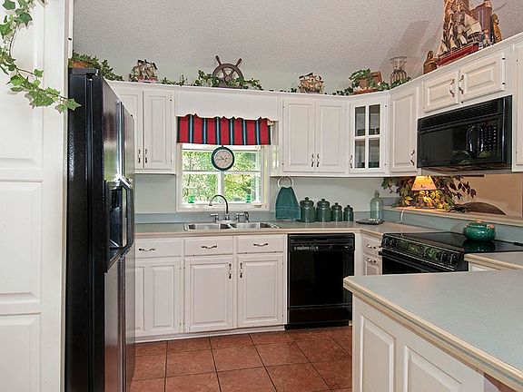 5th image of 172 Lakeview Ct.