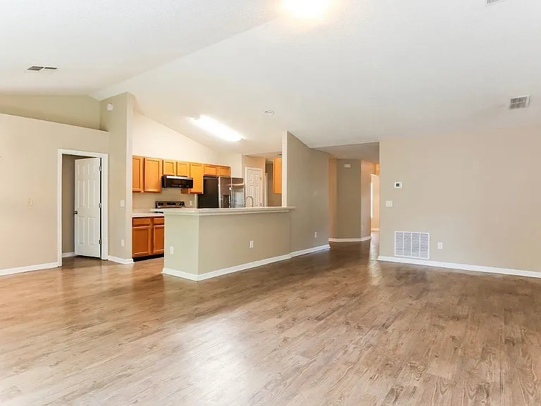 1146 Carthage Dr — Photo 1