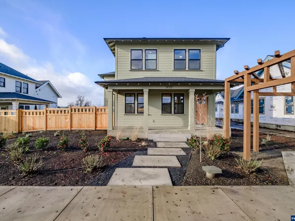 1430 Ash Creek Dr E, Monmouth, OR 97361