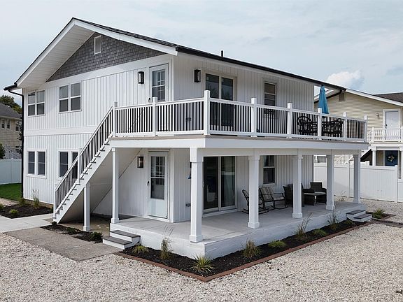 3rd image of 4633 Harbor Beach Blvd #B