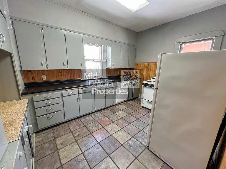 933 E 5th Ave — Photo 11