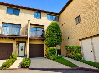 81 Canon Dr, Staten Island, NY 10314