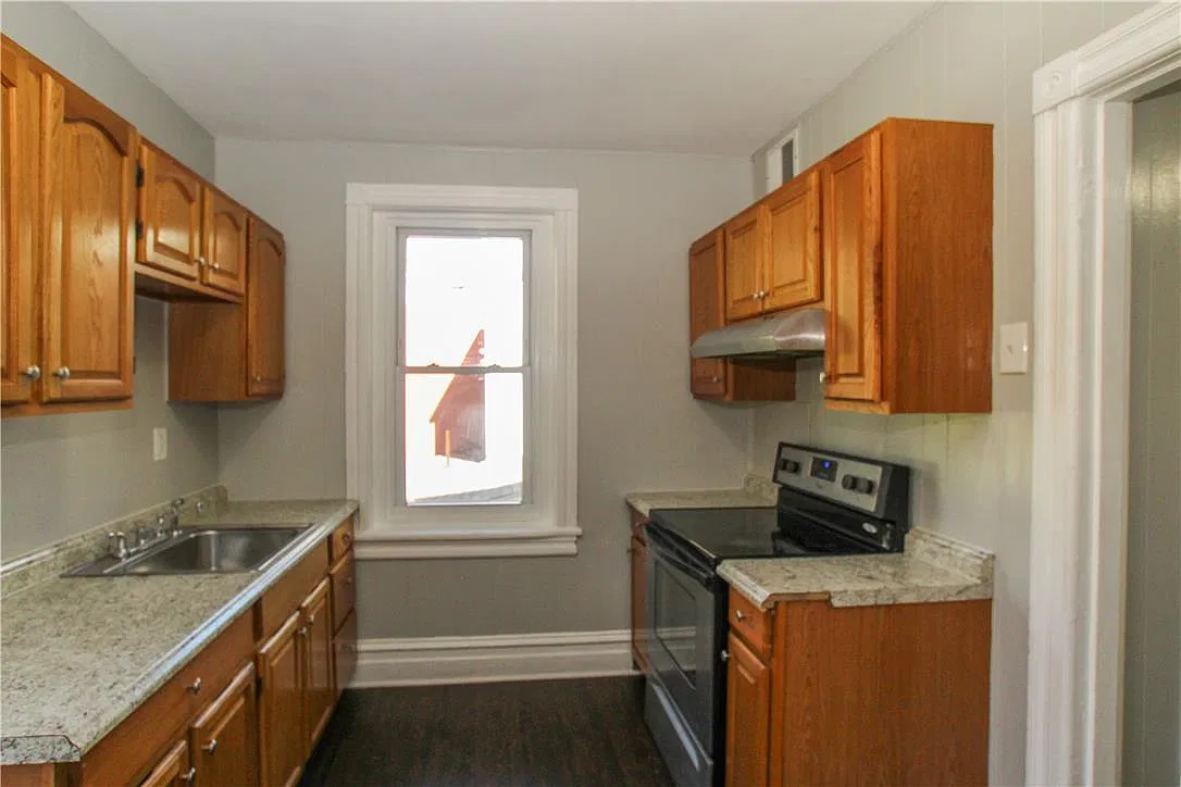5 bed, 1972 sqft, $1,750 — Photo 3