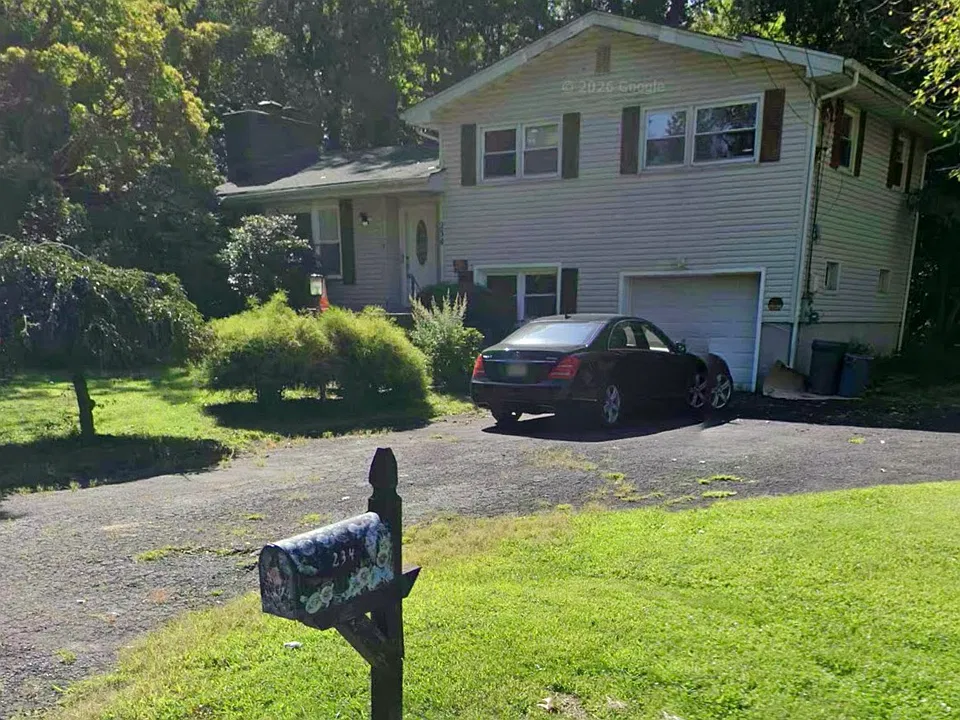 234 Wyckoff Mills Rd