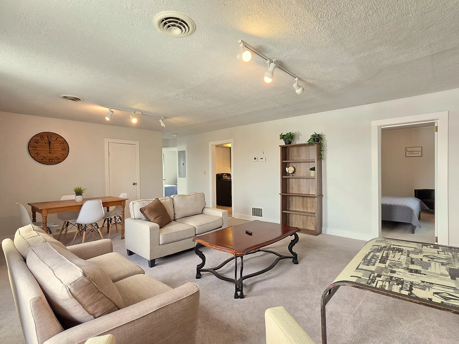 3 bed, 1500 sqft, $3,950 — Photo 1