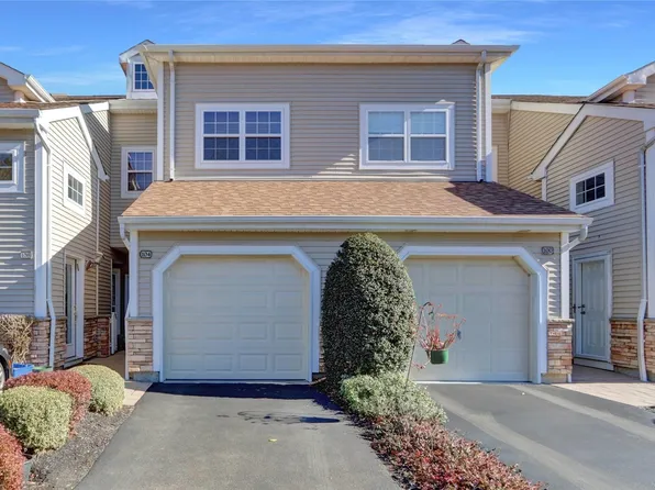 104 Carriage Lane #144, Plainview, NY 11803