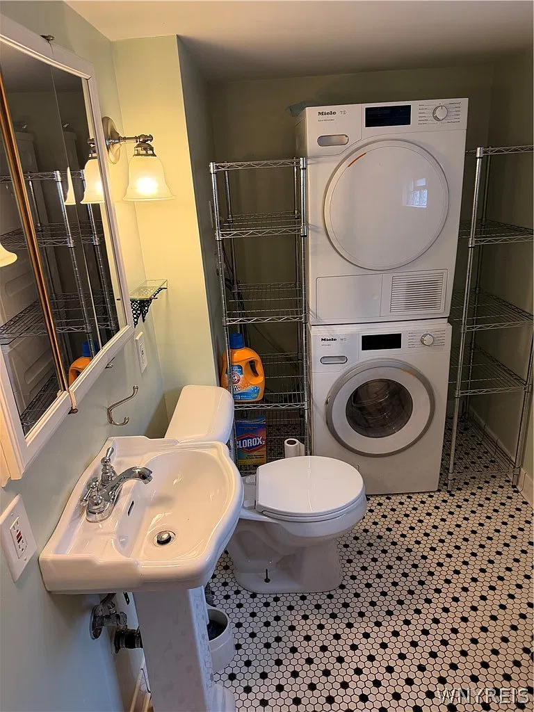 1 bed, 1.0 bath, 996 sqft, $1,495 — Photo 3