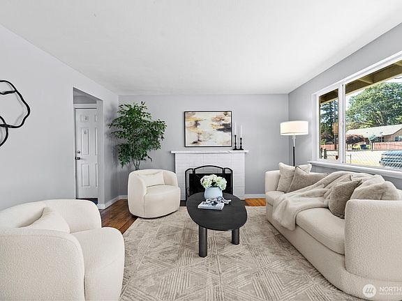 4th image of 1612 Hume Street S