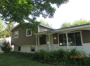 802 Murphy Ct, Linden, MI