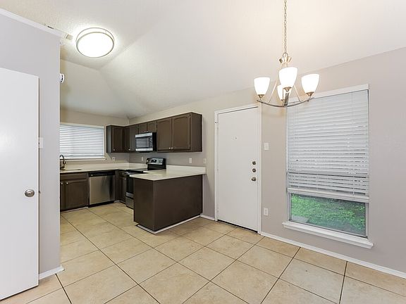 5th image of 1501 Juniper Ln