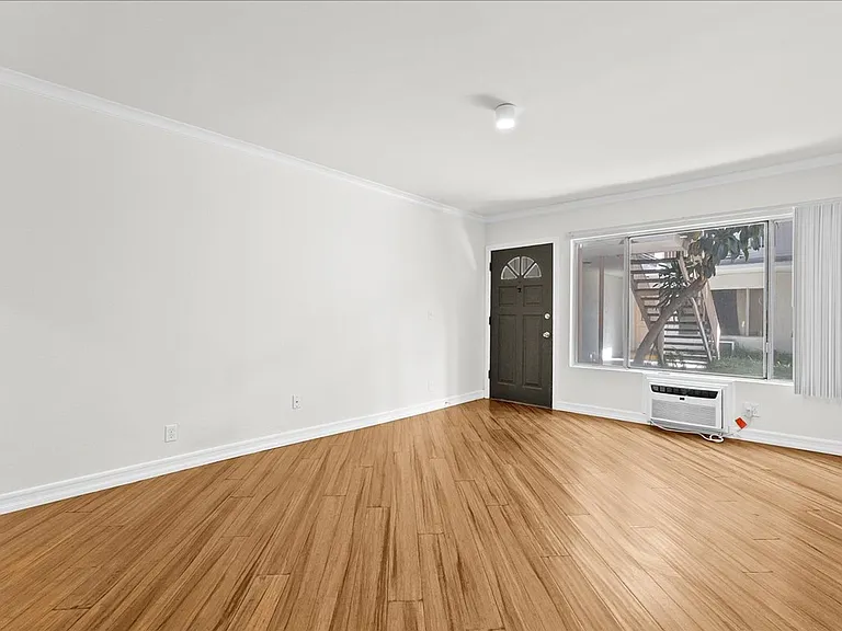 11661 Erwin St #7 — Photo 2