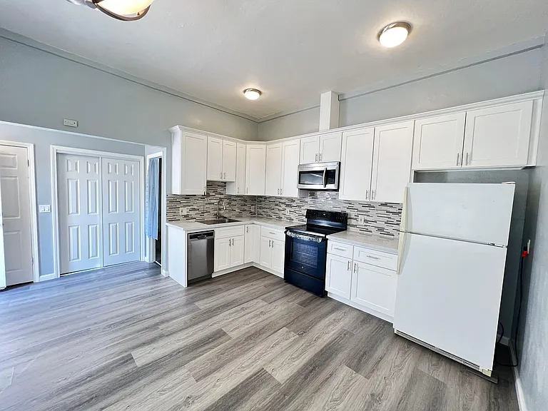 654 E Julian St — Photo 3