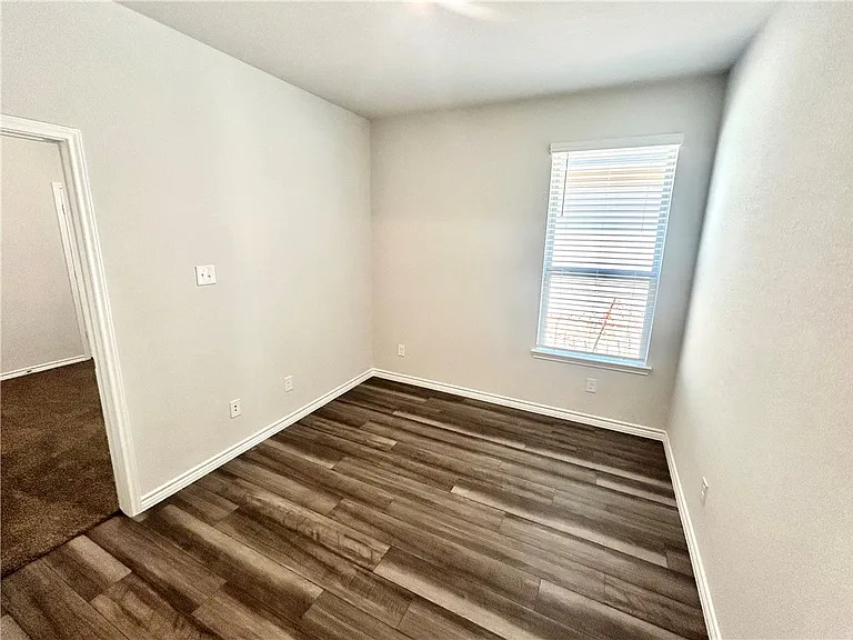 915 Toledo Bend Dr — Photo 10