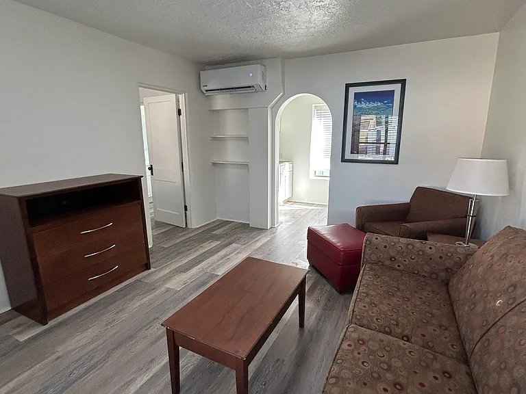174 W 7th Ave #2 — Photo 2