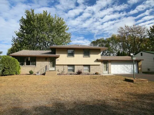 2177 Roth Pl, White Bear Lake, MN 55110