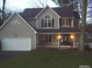 73 Columbus Ave, Smithtown, NY 11787