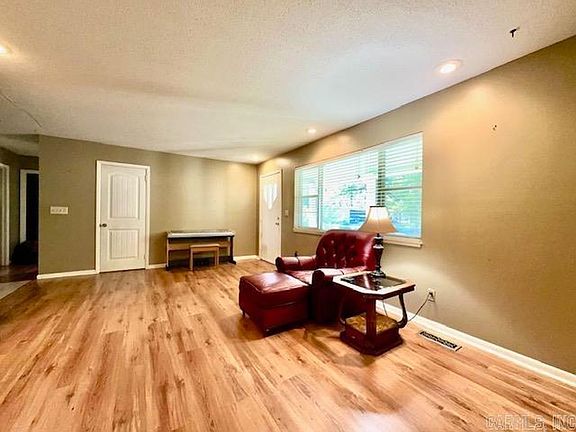 2nd image of 307 N Union Ave