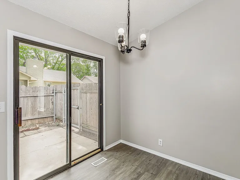 408 S Woodchuck Ln — Photo 9