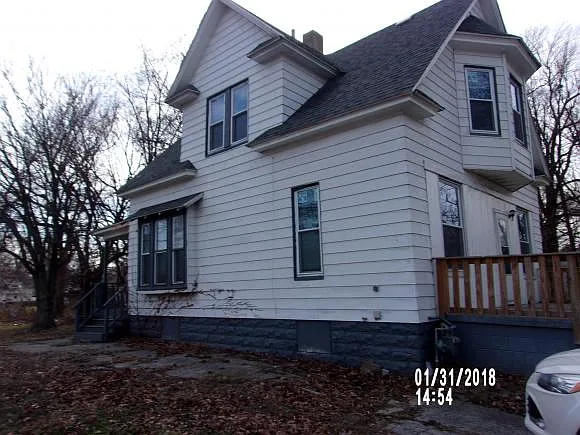 1075 E William St photo 1