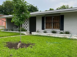 330 E Rampart Dr, San Antonio, TX 78216