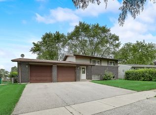 645 Marine Dr, Wauconda, IL 60084