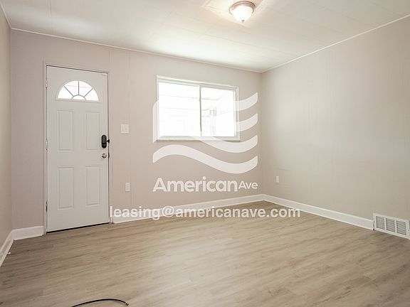 516892_002_wm_-_living_room_13323250.jpg