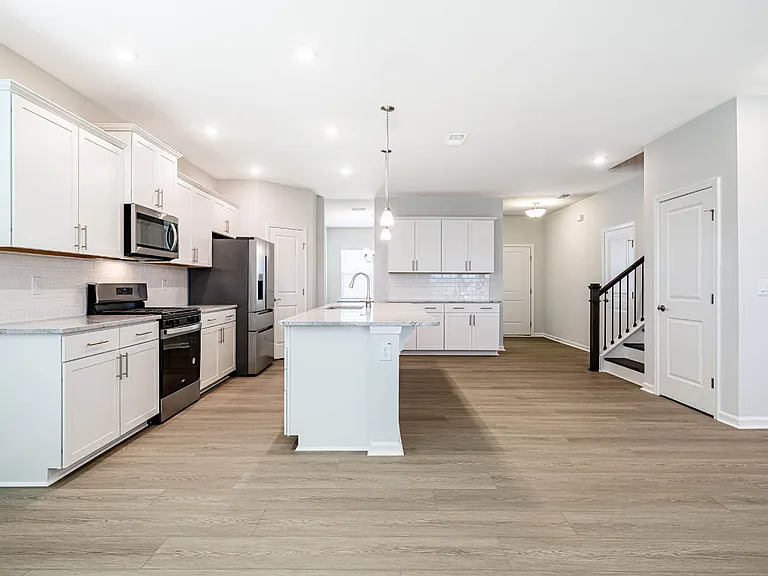 1400 Hollyview Ave — Photo 8