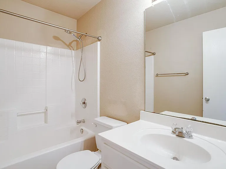 2230 Cancun Dr — Photo 17
