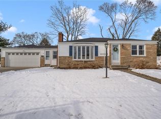 23 Laurelhurst Rd, Cranston, RI 02920