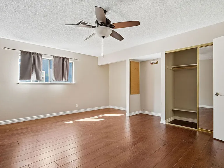 4561 Paseo El Rio Dr — Photo 24