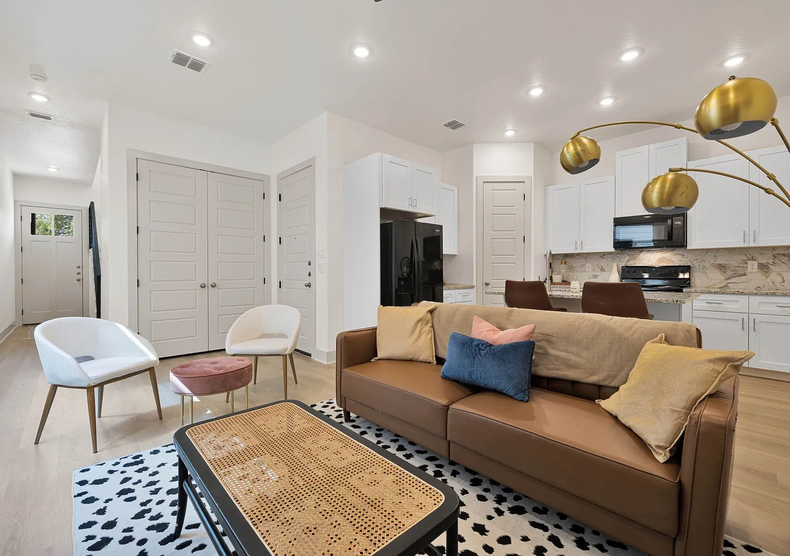 5150 Kelwood — Photo 1